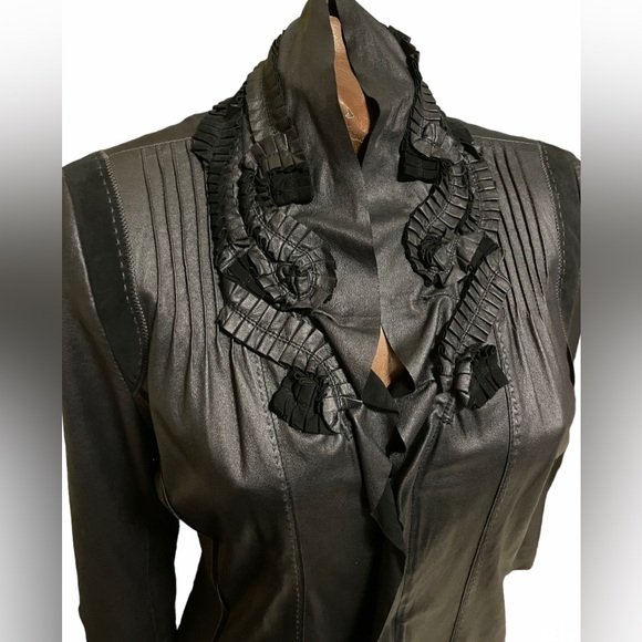 Gorgeous Elie Tahari Leather Jacket - Picture 5 of 14